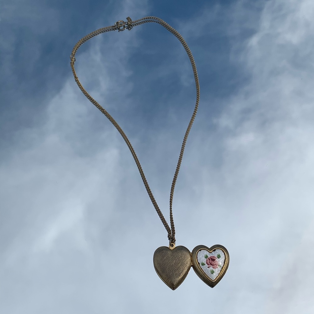 vintage heart locket necklace💛